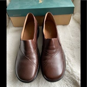New in box Clarks brown loafer